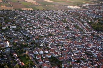 Vue d'oiseau de Quartier Roxheim in Bobenheim-Roxheim dans le département Rhénanie-Palatinat, Allemagne