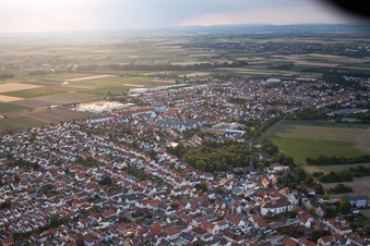 Enregistrement par drone de Quartier Roxheim in Bobenheim-Roxheim dans le département Rhénanie-Palatinat, Allemagne