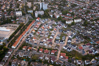 Quartier Roxheim in Bobenheim-Roxheim dans le département Rhénanie-Palatinat, Allemagne du point de vue du drone