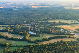 Vue aérienne de Holiday Park tôt le matin à Haßloch dans le département Rhénanie-Palatinat, Allemagne