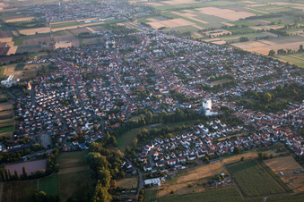Quartier Iggelheim in Böhl-Iggelheim dans le département Rhénanie-Palatinat, Allemagne d'en haut