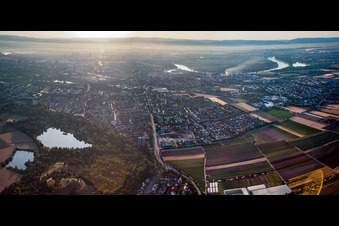 Vue aérienne de Panorama de la plaine du Rhin jusqu'à l'Odenwald à le quartier Gartenstadt in Ludwigshafen am Rhein dans le département Rhénanie-Palatinat, Allemagne