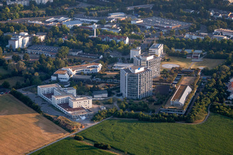 Terrain hospitalier de la BG Klinik Ludwigshafen à le quartier Oggersheim in Ludwigshafen am Rhein dans le département Rhénanie-Palatinat, Allemagne vue du ciel