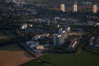 Quartier Oggersheim in Ludwigshafen am Rhein dans le département Rhénanie-Palatinat, Allemagne d'en haut