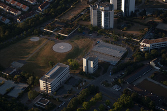 Quartier Oggersheim in Ludwigshafen am Rhein dans le département Rhénanie-Palatinat, Allemagne du point de vue du drone
