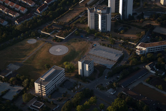 Quartier Oggersheim in Ludwigshafen am Rhein dans le département Rhénanie-Palatinat, Allemagne d'un drone