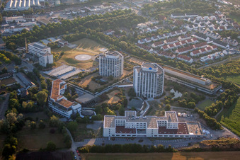 Terrain hospitalier de la BG Klinik Ludwigshafen à le quartier Oggersheim in Ludwigshafen am Rhein dans le département Rhénanie-Palatinat, Allemagne d'un drone
