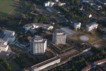 Vue oblique de Clinique BG à le quartier Oggersheim in Ludwigshafen am Rhein dans le département Rhénanie-Palatinat, Allemagne