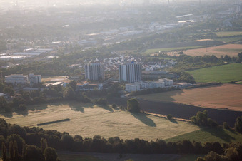 Vue d'oiseau de Quartier Oggersheim in Ludwigshafen am Rhein dans le département Rhénanie-Palatinat, Allemagne