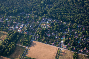 Vue aérienne de Dans la chasse au plaisir à le quartier Iggelheim in Böhl-Iggelheim dans le département Rhénanie-Palatinat, Allemagne