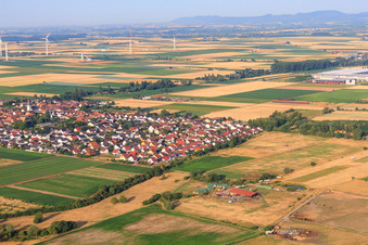 Photographie aérienne de Vue du village depuis le nord-est à Ottersheim bei Landau dans le département Rhénanie-Palatinat, Allemagne