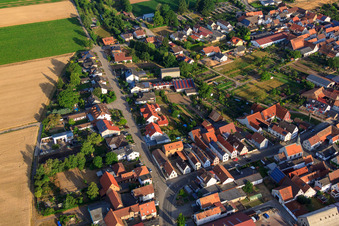 Vue aérienne de Chemin d'Altsheim à Ottersheim bei Landau dans le département Rhénanie-Palatinat, Allemagne