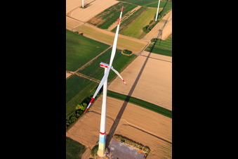 Vue aérienne de Chantiers de construction de parcs éoliens à Offenbach an der Queich dans le département Rhénanie-Palatinat, Allemagne