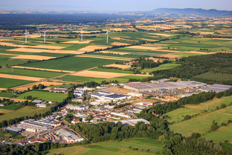 Vue aérienne de Zone industrielle de Horst vue du nord-est à le quartier Minderslachen in Kandel dans le département Rhénanie-Palatinat, Allemagne