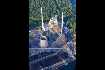 EnBW Energie Baden-Württemberg AG, centrale à vapeur du port du Rhin Karlsruhe de N à le quartier Daxlanden in Karlsruhe dans le département Bade-Wurtemberg, Allemagne d'en haut