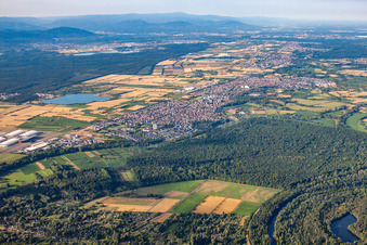 Vue aérienne de Du nord-ouest à le quartier Forchheim in Rheinstetten dans le département Bade-Wurtemberg, Allemagne