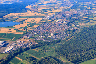 Vue aérienne de Vue du nord à le quartier Forchheim in Rheinstetten dans le département Bade-Wurtemberg, Allemagne