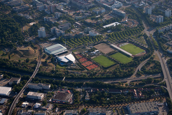 Vue aérienne de Stade Carl Kaufmann à le quartier Südweststadt in Karlsruhe dans le département Bade-Wurtemberg, Allemagne
