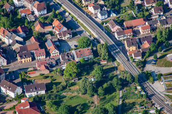 Vue aérienne de Ancienne pharmacie à le quartier Langensteinbach in Karlsbad dans le département Bade-Wurtemberg, Allemagne