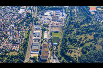 Vue aérienne de Bruno Bader dans Adolf-Richter-Straße et KRAMSKI-ARENA - 1. CfR Pforzheim 1896 e. V à le quartier Brötzingen in Pforzheim dans le département Bade-Wurtemberg, Allemagne