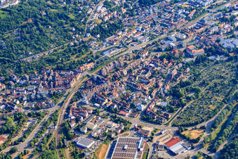 Vue aérienne de Habermehlstraße et jardin familial de l'Association des amis du jardin Brötzingen e. V à le quartier Brötzingen in Pforzheim dans le département Bade-Wurtemberg, Allemagne