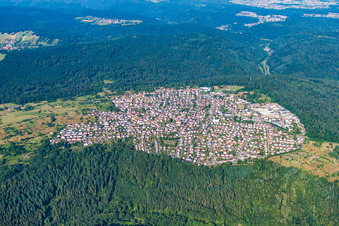 Vue aérienne de Vue des rues et des maisons dans les quartiers résidentiels à le quartier Büchenbronn in Pforzheim dans le département Bade-Wurtemberg, Allemagne