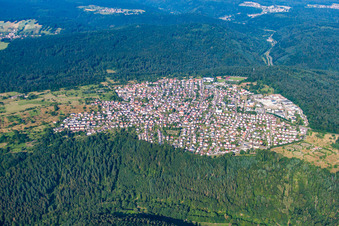 Vue aérienne de Vue des rues et des maisons dans les quartiers résidentiels à le quartier Büchenbronn in Pforzheim dans le département Bade-Wurtemberg, Allemagne