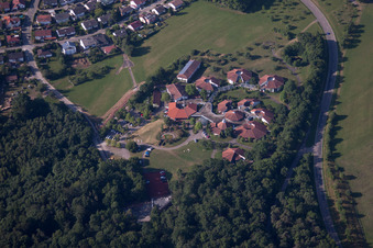 Vue aérienne de Forum, centre de rencontre à le quartier Hohenwart in Pforzheim dans le département Bade-Wurtemberg, Allemagne