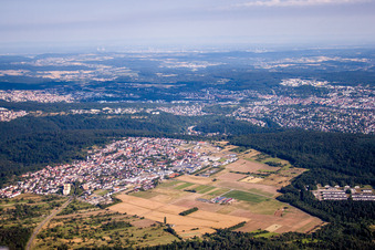 Vue aérienne de Dans le nord de la Forêt-Noire, dans le district de Huchenfeld à le quartier Hohenwart in Pforzheim dans le département Bade-Wurtemberg, Allemagne