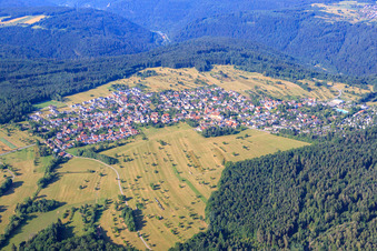 Vue aérienne de Vue de la ville depuis le nord-ouest à le quartier Schellbronn in Neuhausen dans le département Bade-Wurtemberg, Allemagne