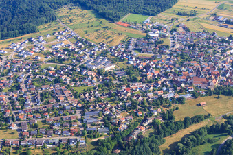 Vue aérienne de Le nord de la Forêt-Noire vu du sud à Tiefenbronn dans le département Bade-Wurtemberg, Allemagne