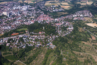 Vue oblique de Tour d'Engelberg, prairie d'Engelberg à Leonberg dans le département Bade-Wurtemberg, Allemagne
