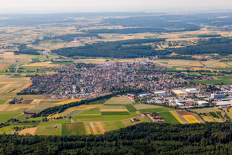 Vue aérienne de Vue des rues et des maisons dans les quartiers résidentiels à Renningen dans le département Bade-Wurtemberg, Allemagne