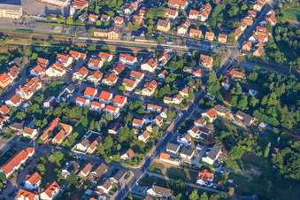 Vue aérienne de Gare ferroviaire à Bellheim dans le département Rhénanie-Palatinat, Allemagne
