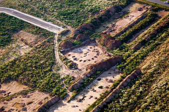 Vue aérienne de Fouilles de l'âge de pierre dans la zone industrielle de l'Ouest (Palatinat) à Herxheim bei Landau dans le département Rhénanie-Palatinat, Allemagne