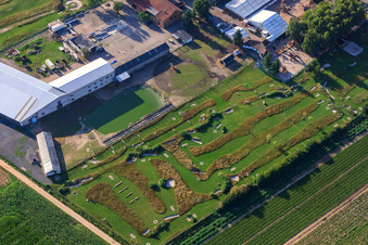 Parc de football et de golf du Palatinat du Sud à Adamshof Kandel à Kandel dans le département Rhénanie-Palatinat, Allemagne vue d'en haut