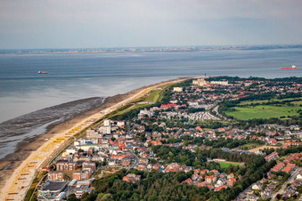 Vue aérienne de Paysage de plage de sable sur la mer du Nord à le quartier Duhnen in Cuxhaven dans le département Basse-Saxe, Allemagne