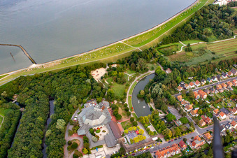 Vue aérienne de Parc thermal à le quartier Döse in Cuxhaven dans le département Basse-Saxe, Allemagne