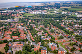 Vue aérienne de Pommernstr à le quartier Süder- und Westerwisch in Cuxhaven dans le département Basse-Saxe, Allemagne