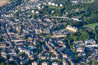Vue aérienne de Parc du château Eu en Normandie à Eu dans le département Seine-Maritime, France