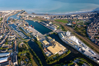 Photographie aérienne de Le port avant à le quartier Treport Moderne in Le Tréport dans le département Seine-Maritime, France