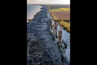 Vue aérienne de Falaise à Mers-les-Bains dans le département Somme, France