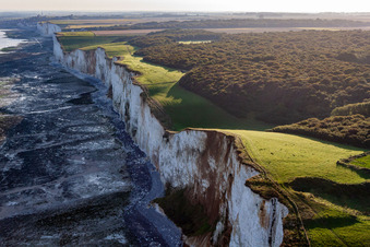 Vue oblique de Falaise à Mers-les-Bains dans le département Somme, France
