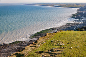 Vue aérienne de Falaises à Saint-Quentin-la-Motte-Croix-au-Bailly dans le département Somme, France