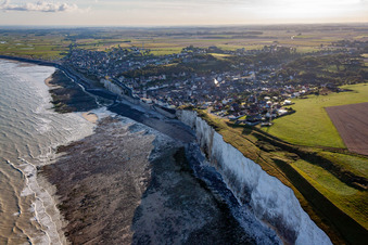 Photographie aérienne de Ault dans le département Somme, France