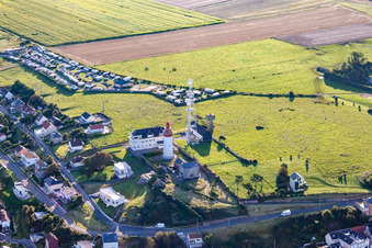 Vue aérienne de Phare Phare d'Ault à Ault dans le département Somme, France