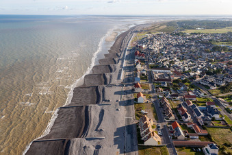 Vue aérienne de Paysage de plage de sable sur la Manche à Cayeux-sur-Mer dans le département Somme, France