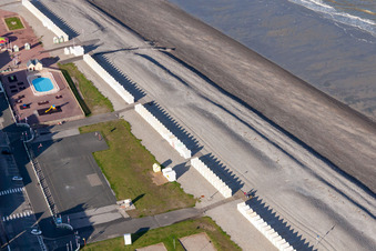 Vue aérienne de Paysage de plage de sable sur la côte de la Manche à Cayeux-sur-Mer dans le département Somme, France