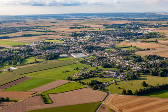 Vue aérienne de Friville-Escarbotin dans le département Somme, France