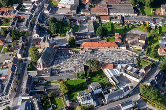 Vue aérienne de Bâtiment religieux Eglise St Hubert de ESCARBOTIN dans le Nord-Pas-de-Calais Picardie à Friville-Escarbotin dans le département Somme, France